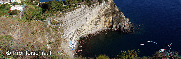 La Baia di Sorgeto e le sue sorgenti di acqua calda