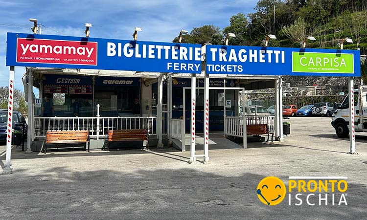 Prima di accedere all'area portuale di Ischia i veicoli devono sostare nel parcheggio adiacente alla S.S. 270